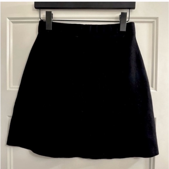 Zara Black A-Line Mini Skirt for Work - Picture 2 of 3